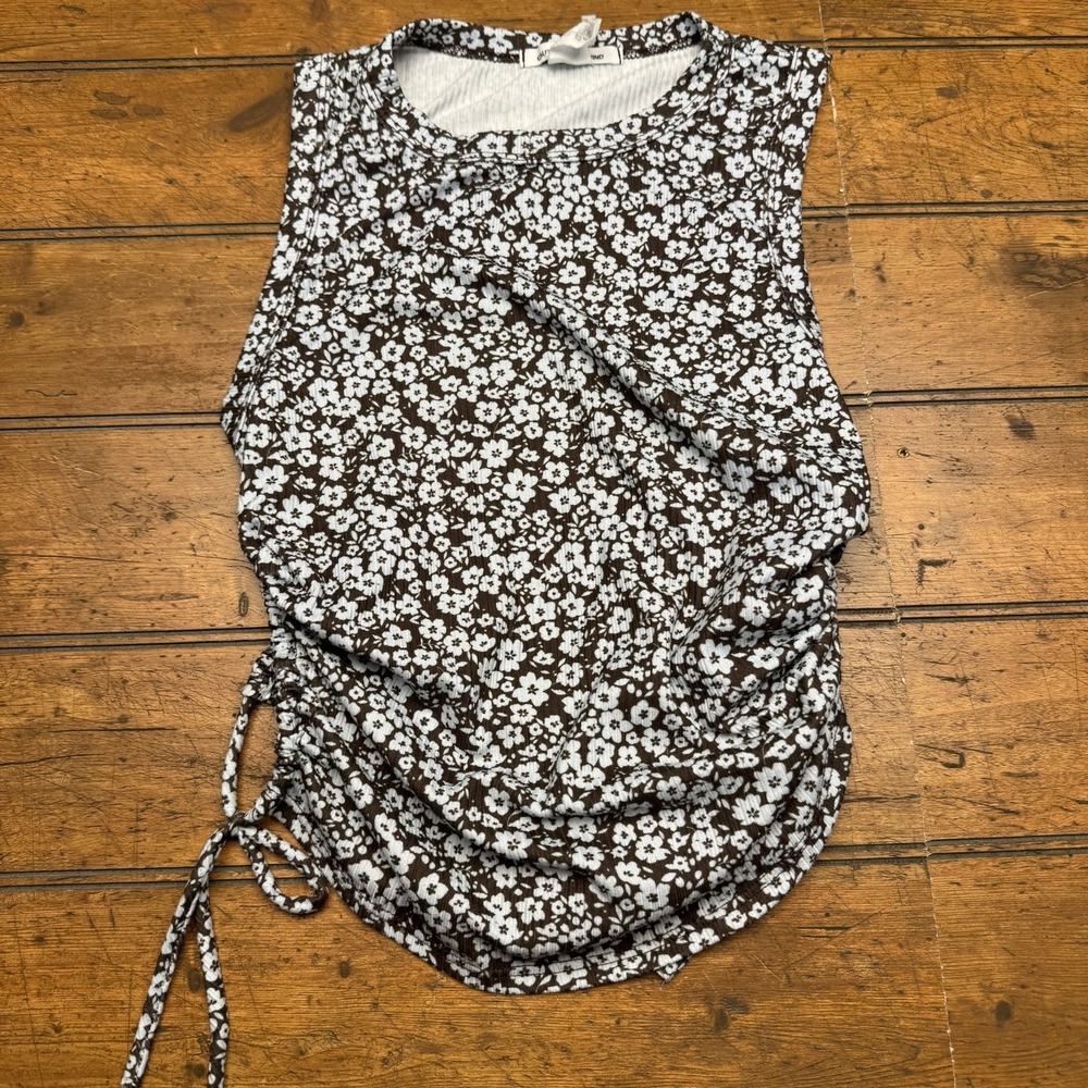 Caution to the‎ Wind Ditsy Floral Trendy Cut Out Crop Sleeveless Tank - Size S